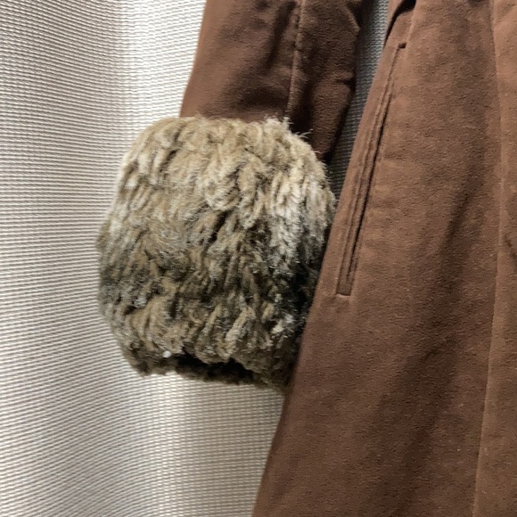 SOLD Vintage suede coat with faux fur - Picture 4 of 10